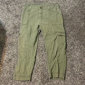 Old Navy Olive Green Cropped Cargo Pants